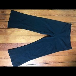 Lululemon Black Cropped Capris